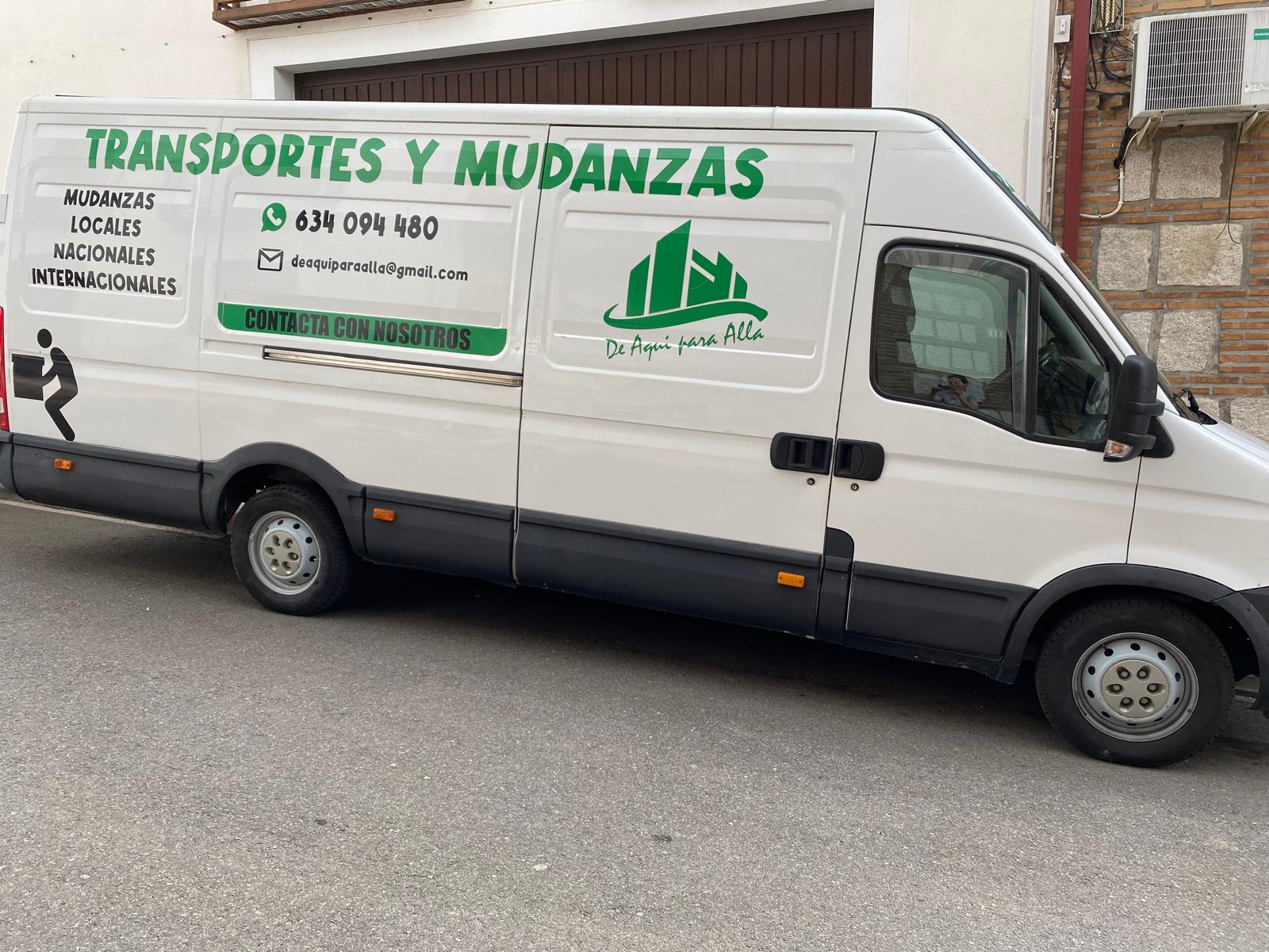 Camión de mudanzas De Aquí Para Allá realizando un servicio en Madrid Norte